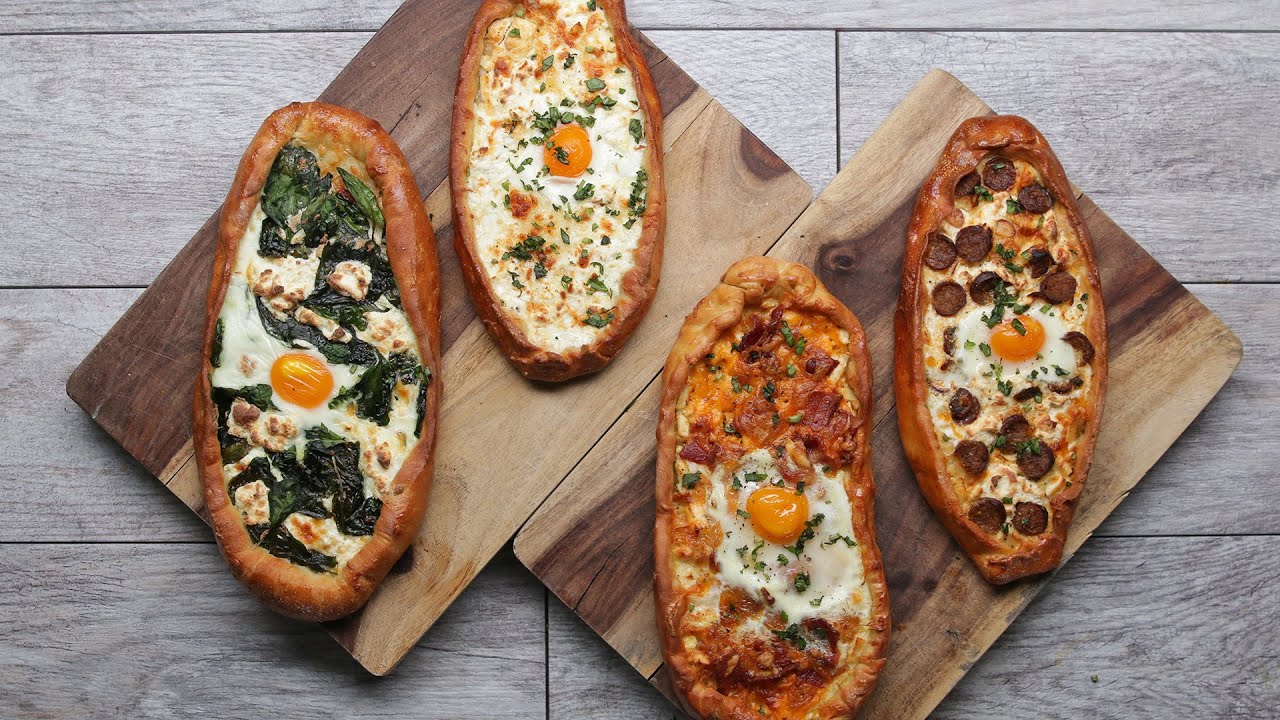 Breakfast Pizza Boats