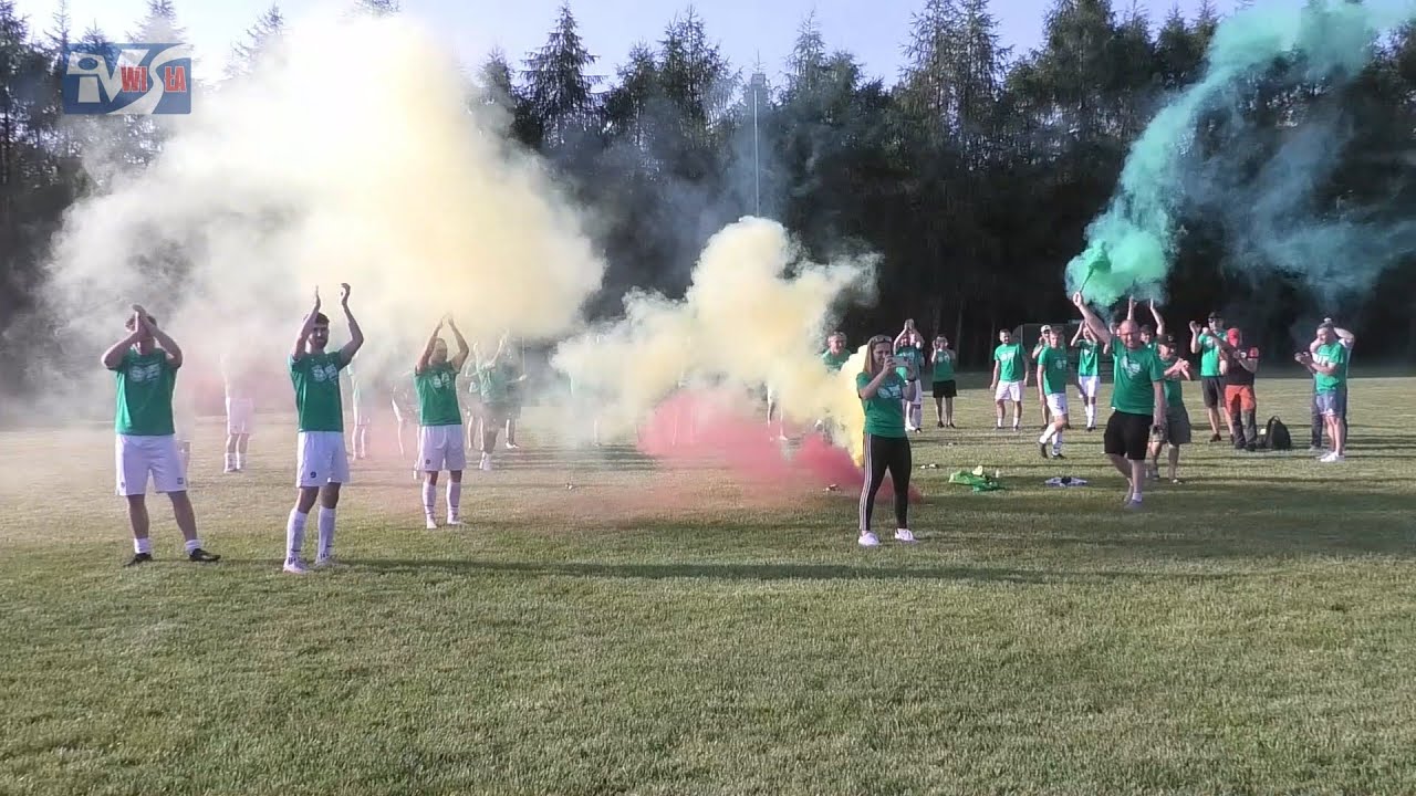 PIŁKARZE KONICZYNKI OCICE ŚWIĘTOWALI AWANS DO A KLASY