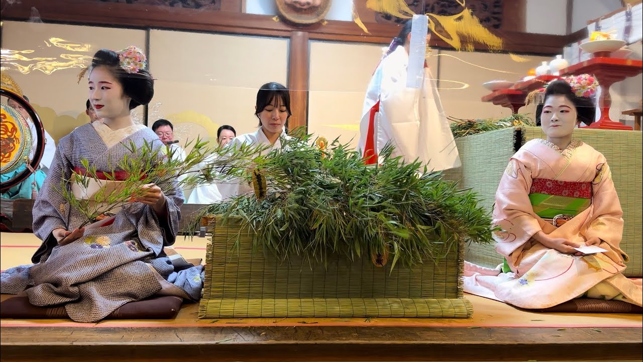 [4K]十日ゑびす大祭 - 宮川町-舞妓さんの奉仕による福笹の授与