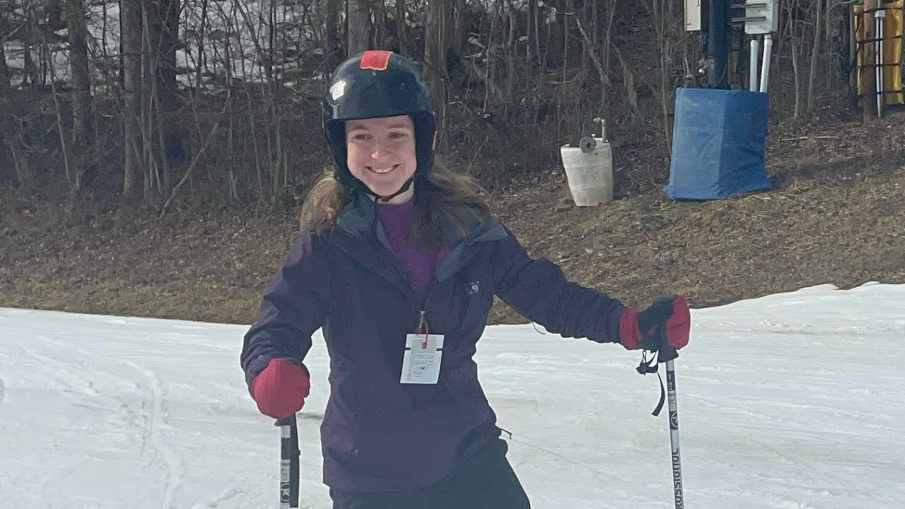 FIRST TIME SKIING!! ⛷️
