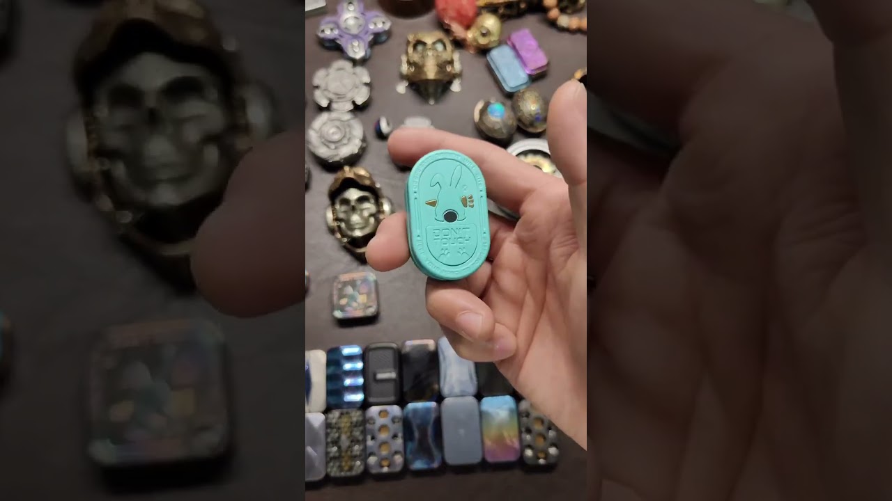 A must-have small toy for entertainment when bored. #fidgetspinner #edc #metal #top #jzedc