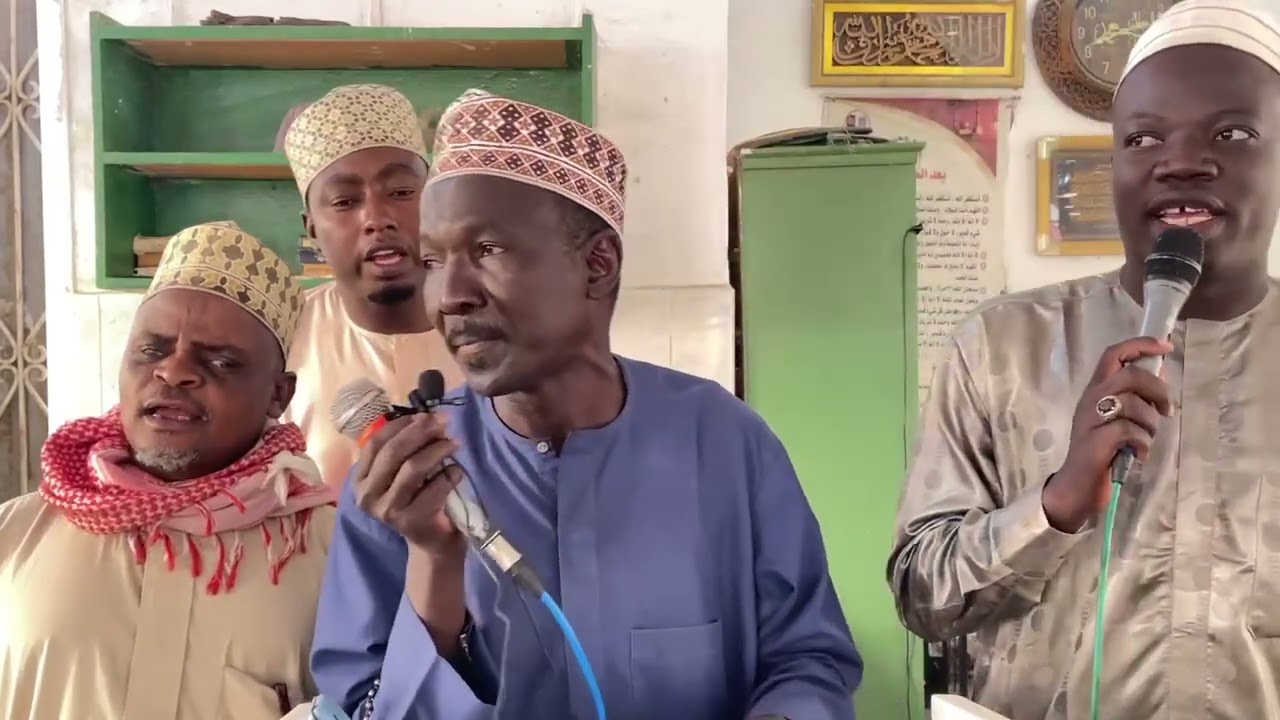 امداح تشادية [ ديوان الشيخ إبراهيم انياس رضى الله عنه] أداء اكثر من رائع للمادح الكبير أبوبكر الصديق
