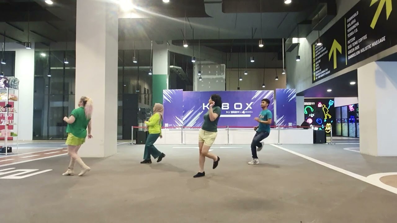 DISCO CONA EZ - Line Dance, Choreo: Rebecca Lee, Demo by Barbie Girl Wandy 