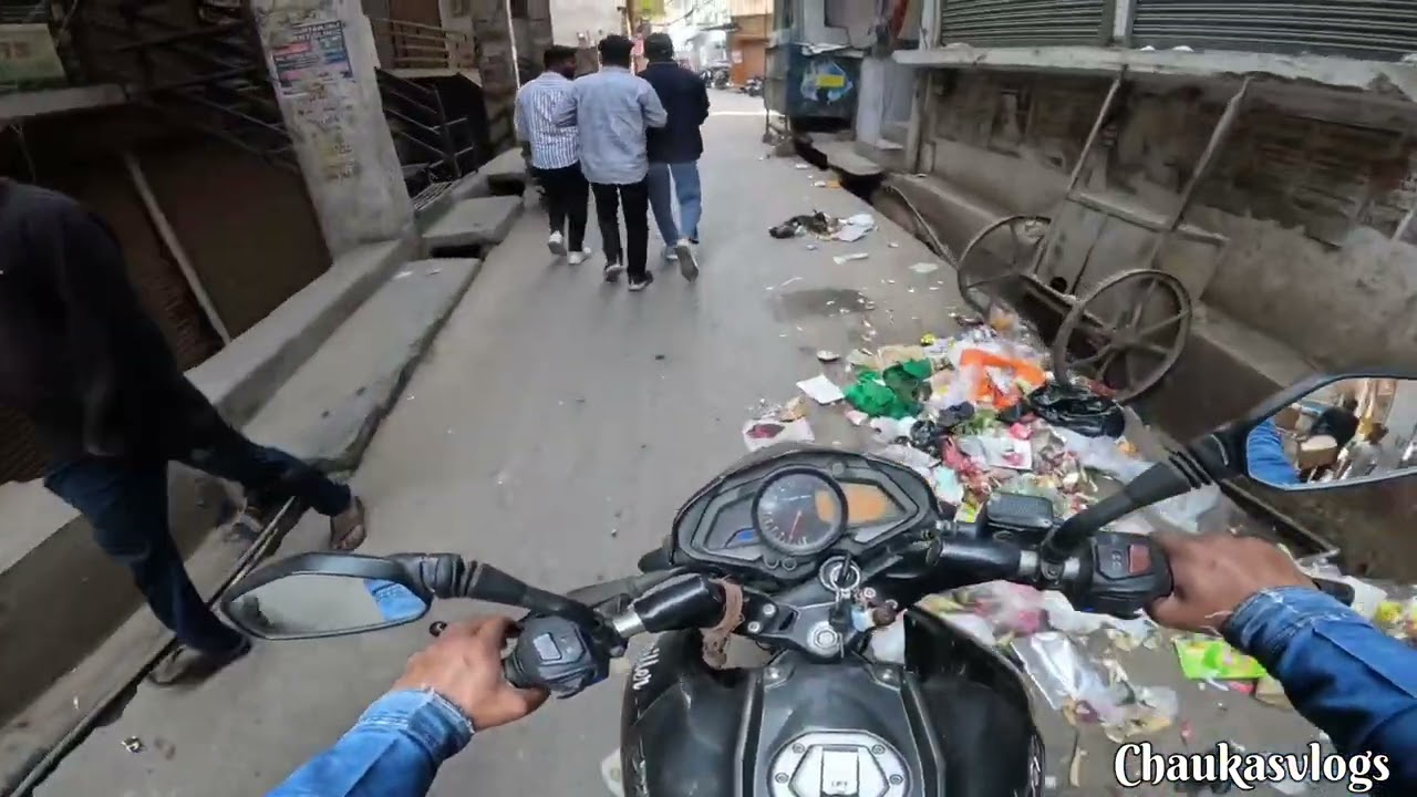 जा रहे है चाबी बनवाने दिमाग़ ही खराब हो गया है 😤 इतना मूड ख़राब हो गया है 😤