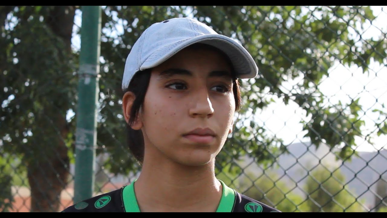 Football à Azlou Khénifra | HOLMI EP 5 | لاعبة نجم اساكا هبة الرحموي