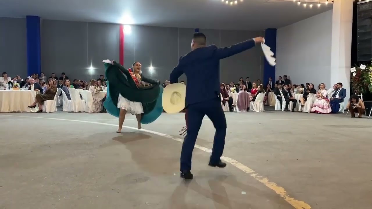 Baile de exhibición Juan Diego y Stefanía en la cena del aniversario del club Libertad de Trujillo