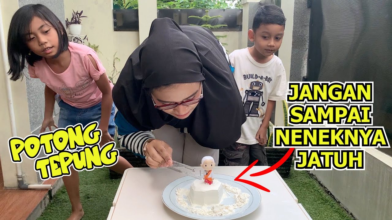 Awas Neneknya Jangan Sampai Jatuh ! Challenge Potong Tepung