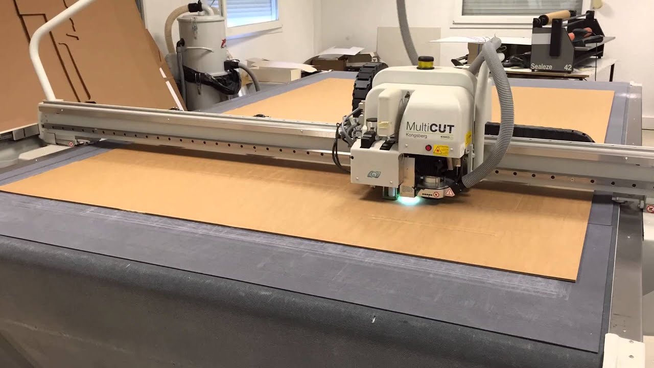 Rainage + d&eacute;coupe + fa&ccedil;onnage (bo&icirc;te de transport carton 8 mm double alv&eacute;ole)