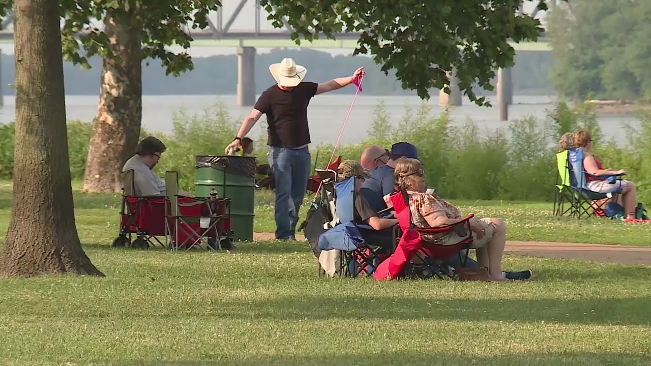 Dozens arrive to watch St. Charles fireworks