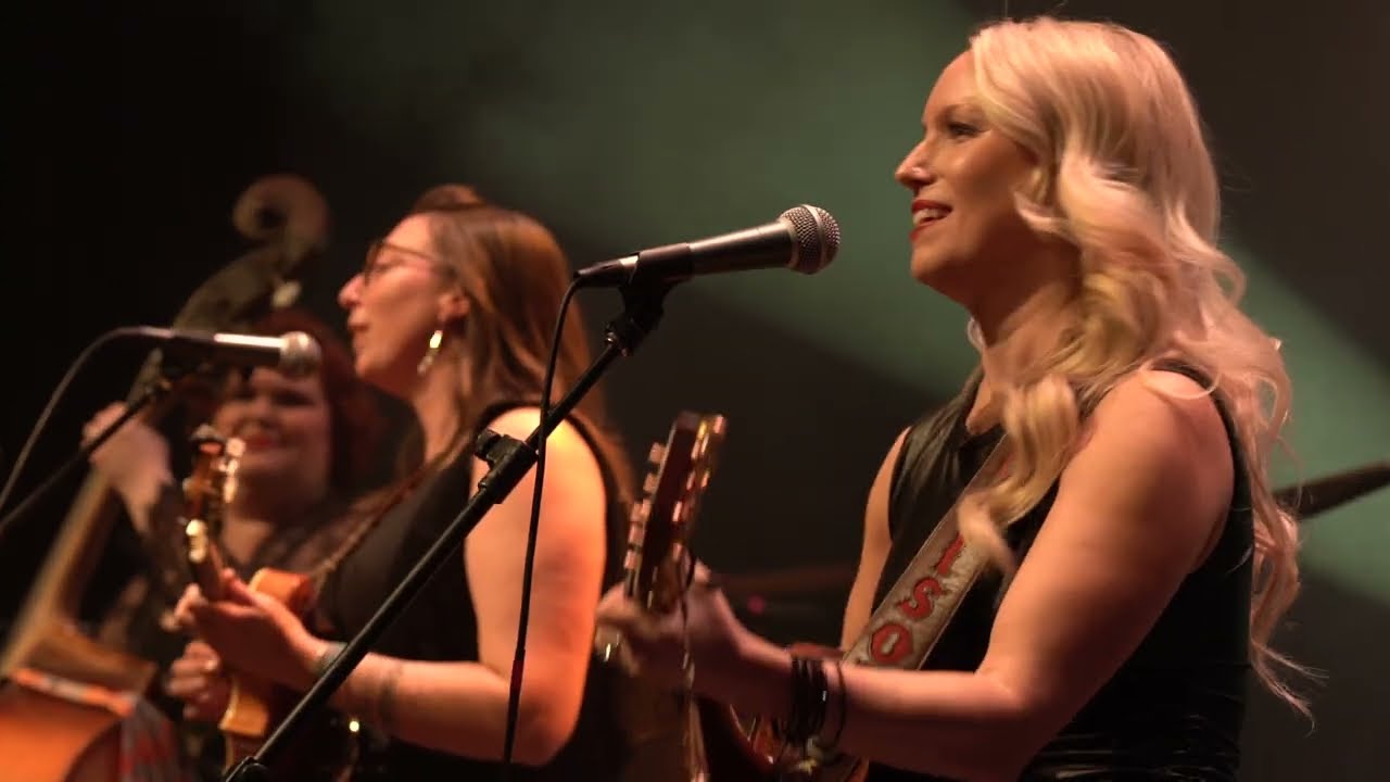 'Highway 40 Blues' performed by Fox Crossing Stringband