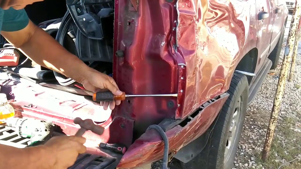 C&oacute;mo reparar el golpe de un carro