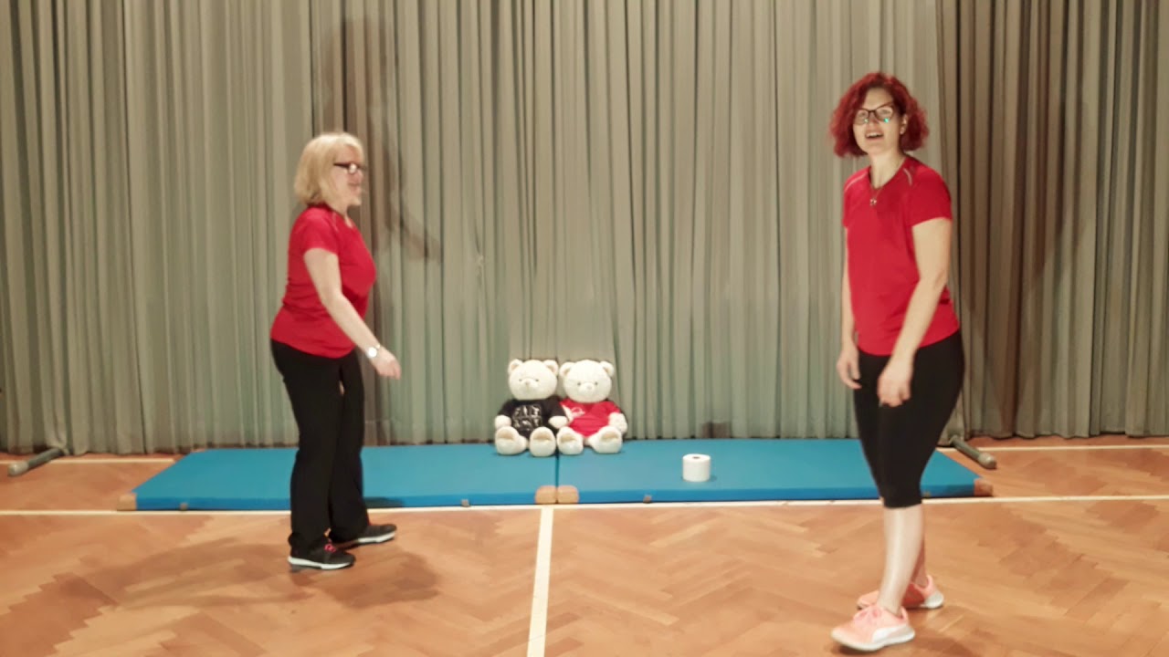 Kinderturnen Bianca & Martina Springm&auml;use Elki Alltagsmaterial Klopapierrolle