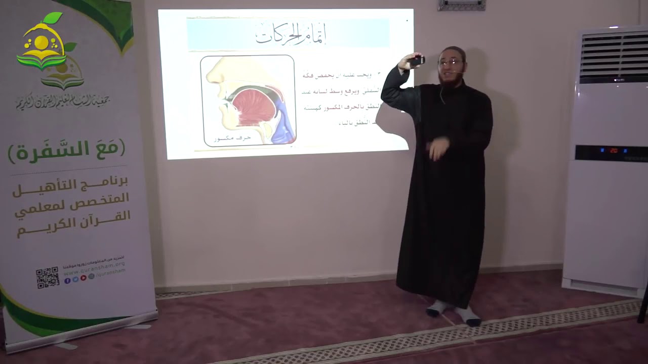 في الفتحة والكسرة يُفتح الفك السفلي. فما الفرق بينهما في النطق؟