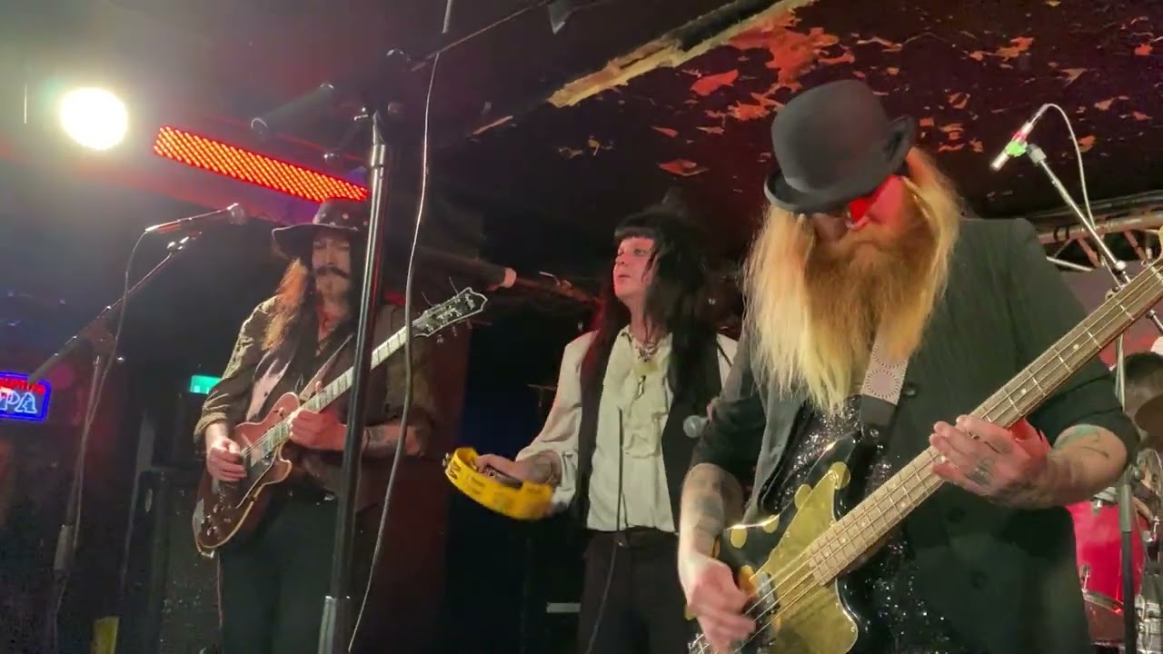 Trench Dogs - Maroon live 2023