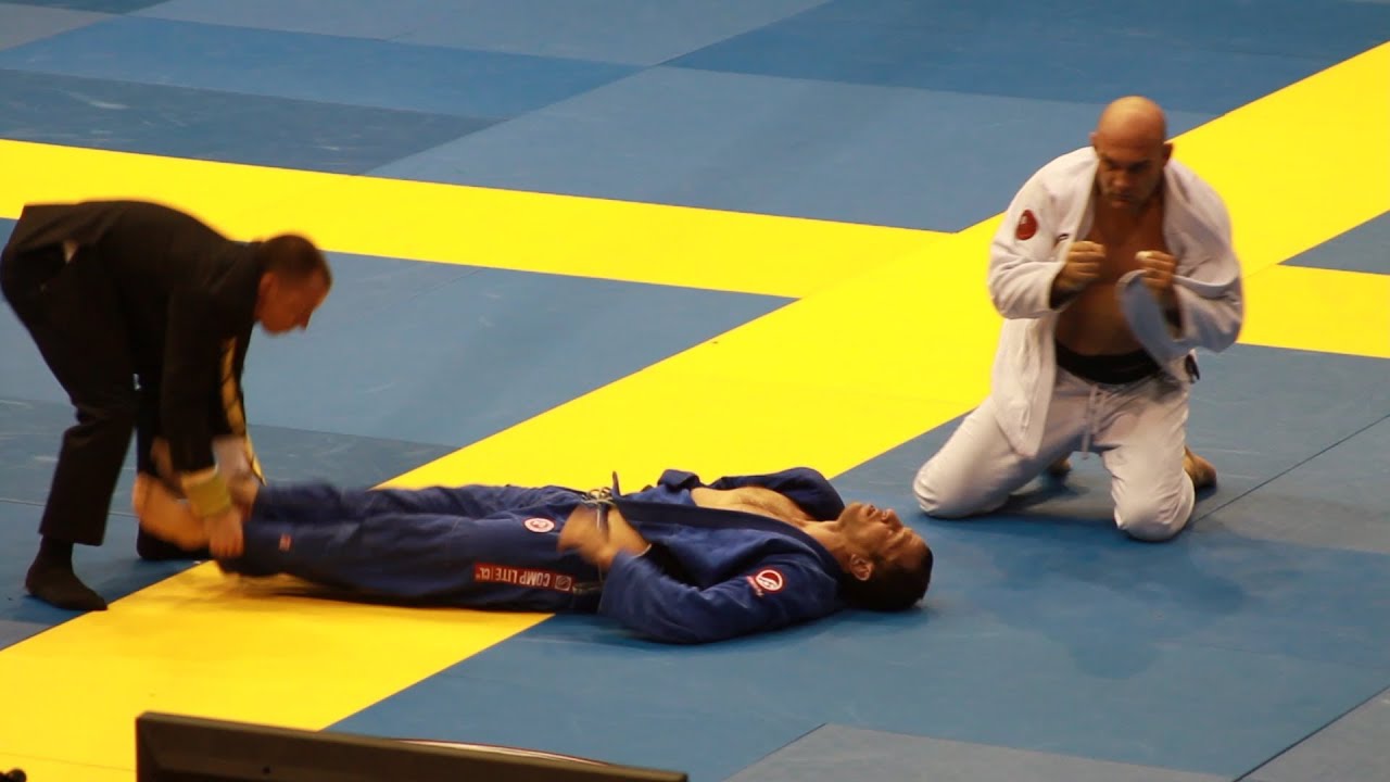 Roberto Godoi apaga Eduardo Telles na final do Absoluto no Pan 2013
