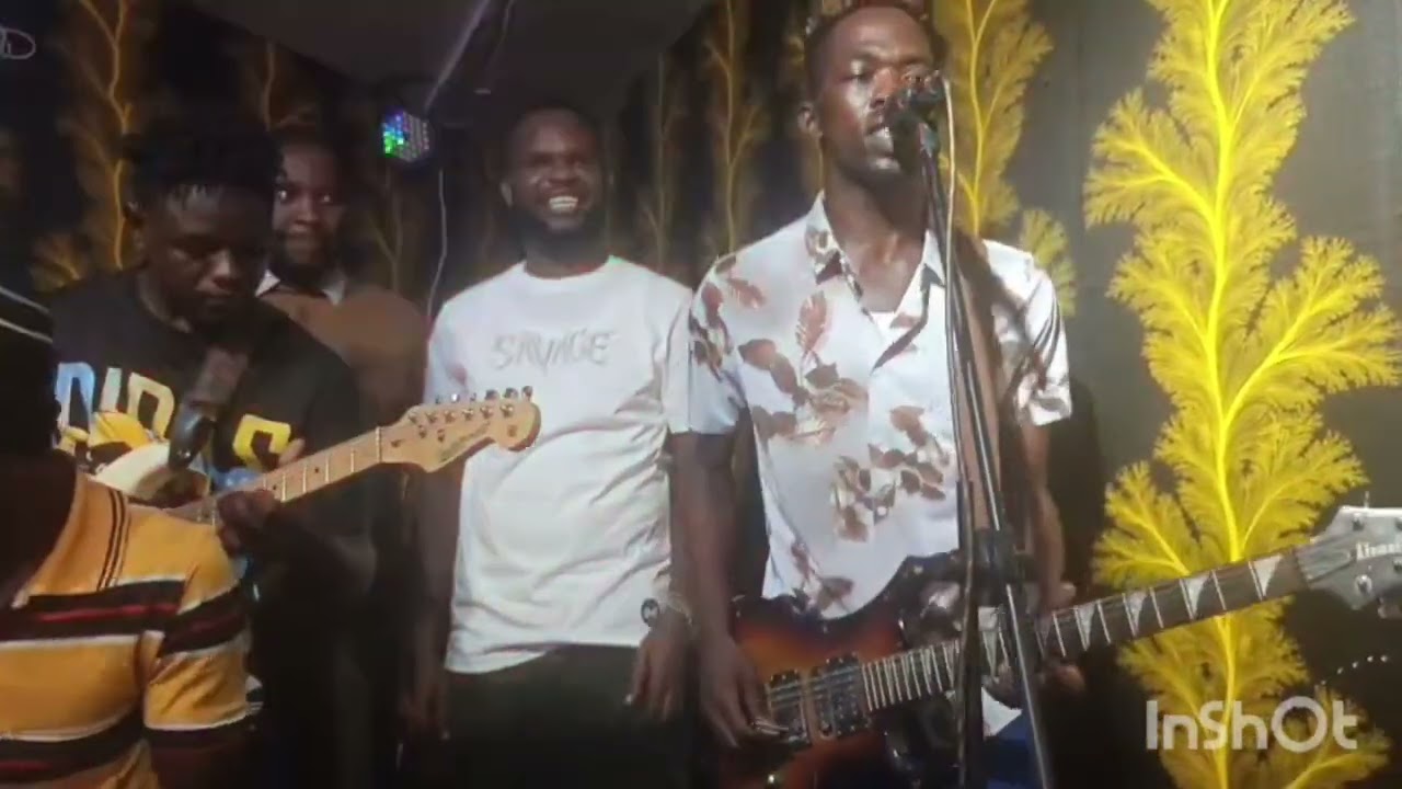 MBUTU KWAYO  PERFORMING TUMITE MBALI  BY STEPHEN KASOLO VATICAN LOUNGE 🔥🔥