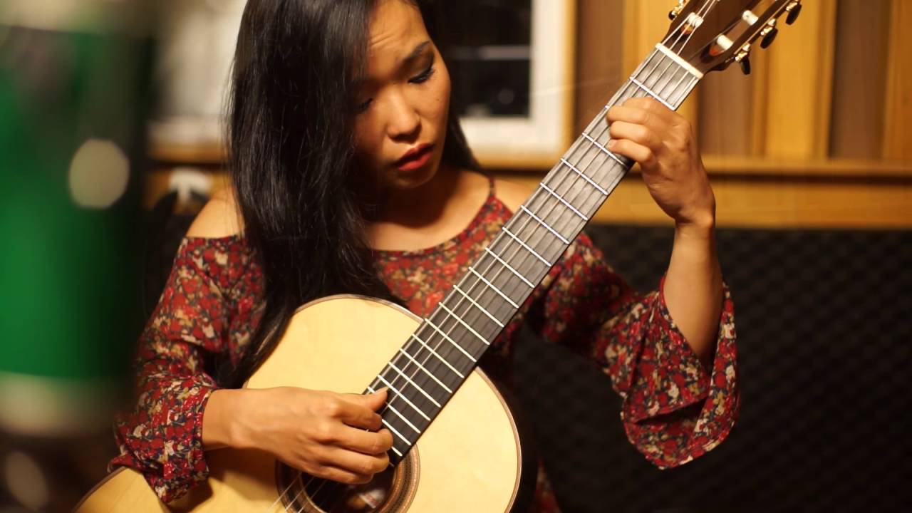 Thu Le Plays Yüksek Yüksek Tepelere ( Turkish Traditional / Folkloric Song, arr. Reentko Dirks)