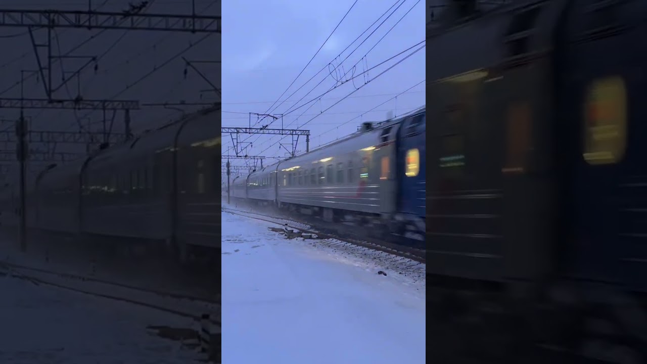 Оригинальный Alstom приветливо 😉 пролетает сумрачную станцию