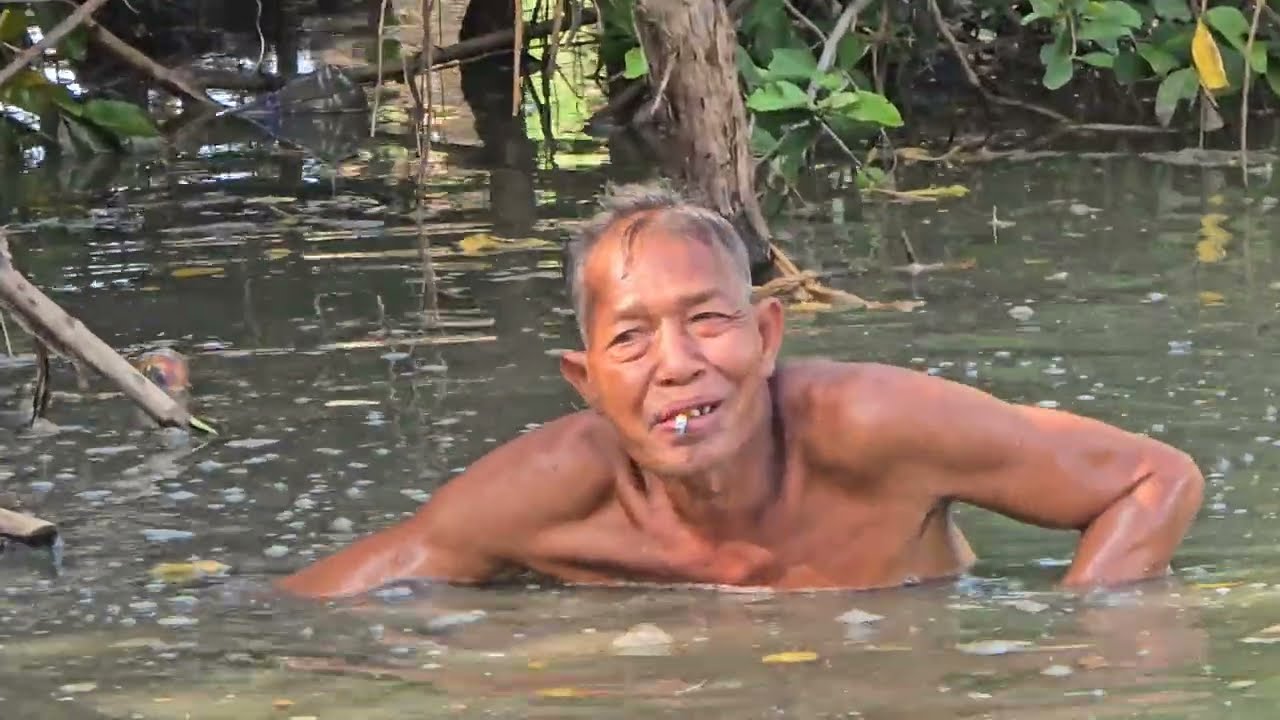 309.អំណោយបងស្រី សាវន ជាសុខ និងបងប្រុស Life in the Cambodian Countryside.