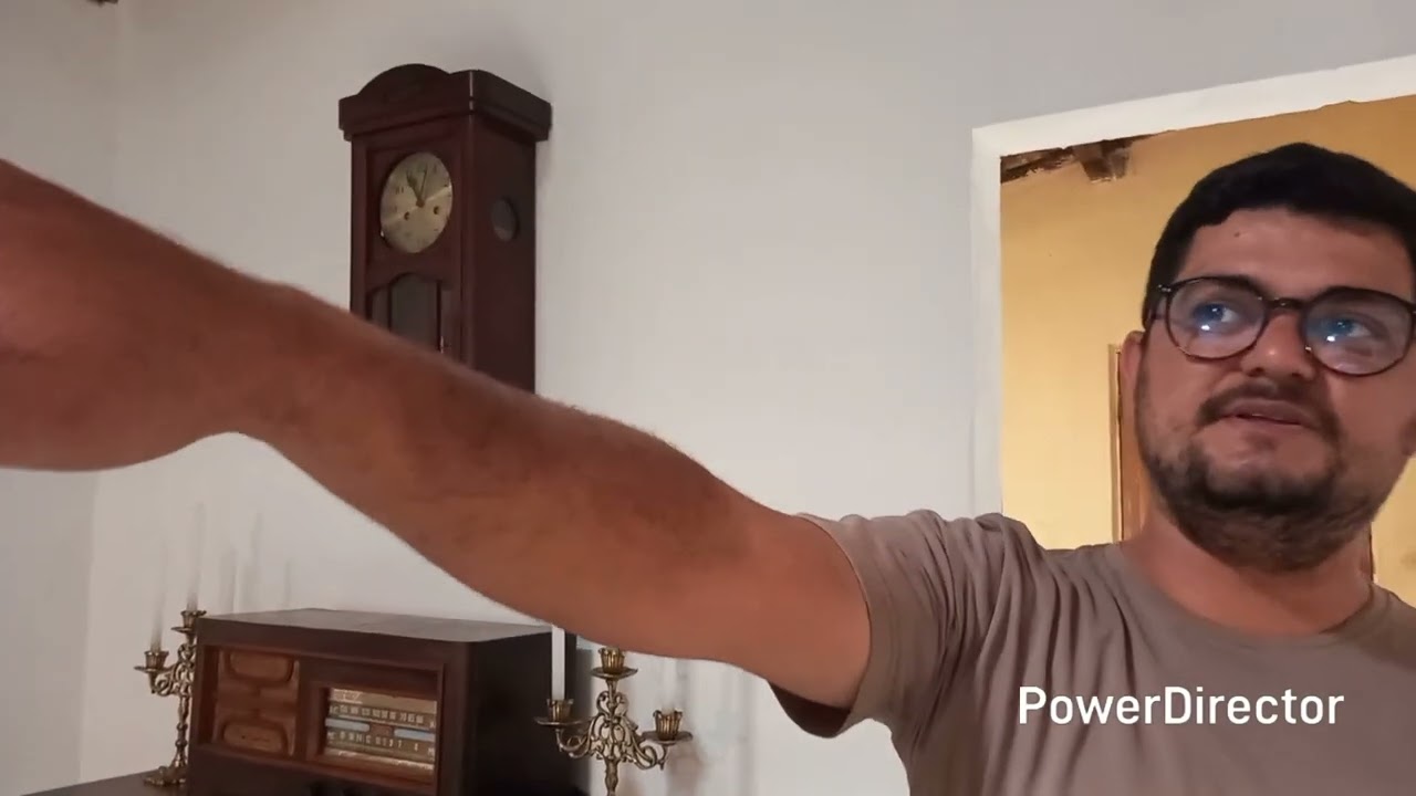Conheça a coleção de Relógios Antigos de Diego!