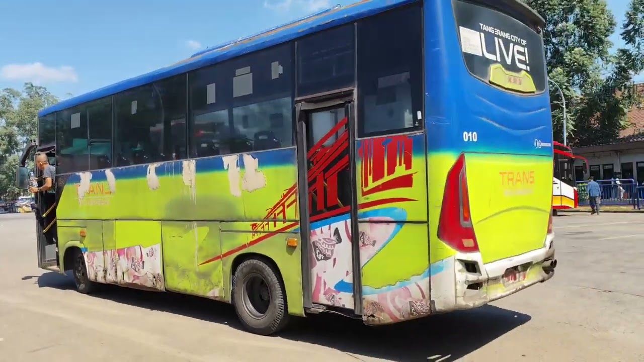 Arus mudik di terminal poris.. Ramai bus sumbar masuk terminal