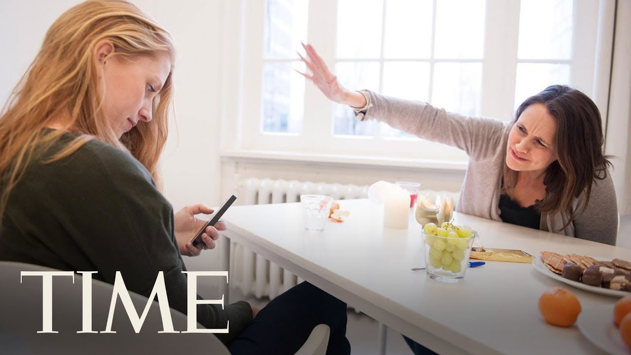 &lsquo;Phubbing&rsquo; Is Hurting Your Relationships: Here&rsquo;s What It Is | TIME