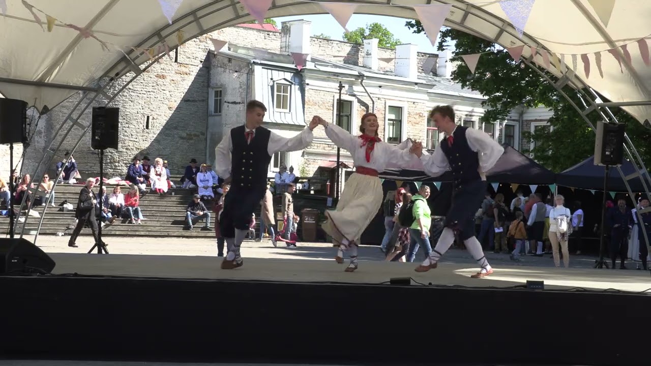 Vanalinna päevad 5.06.2022, rahvatants (MVI 0019)
