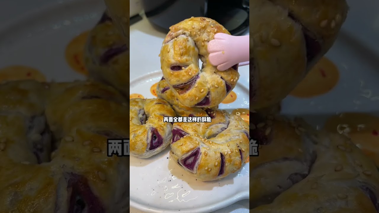 家有小学生，今天做了不用揉面的紫薯卷，能当早餐也能当下午茶，酥脆掉渣超好吃，加一份上藜麦山药粥，简单又美味，饭桌上被儿子感动了……早起也值了。#早餐吃什么 #记录生活 #会做饭的小姐姐 #紫薯卷 #