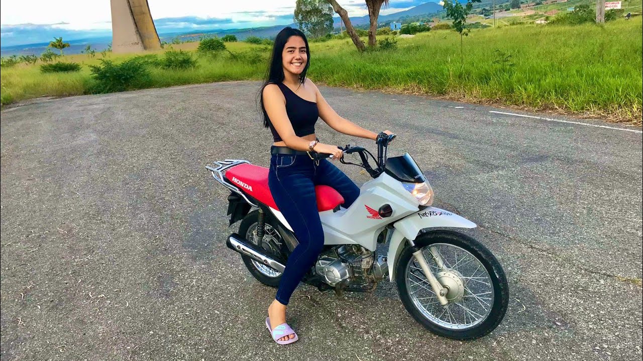 ENSINANDO  MINHA AMIGA ANDAR DE MOTO SERÁ SE SAIU BEM!