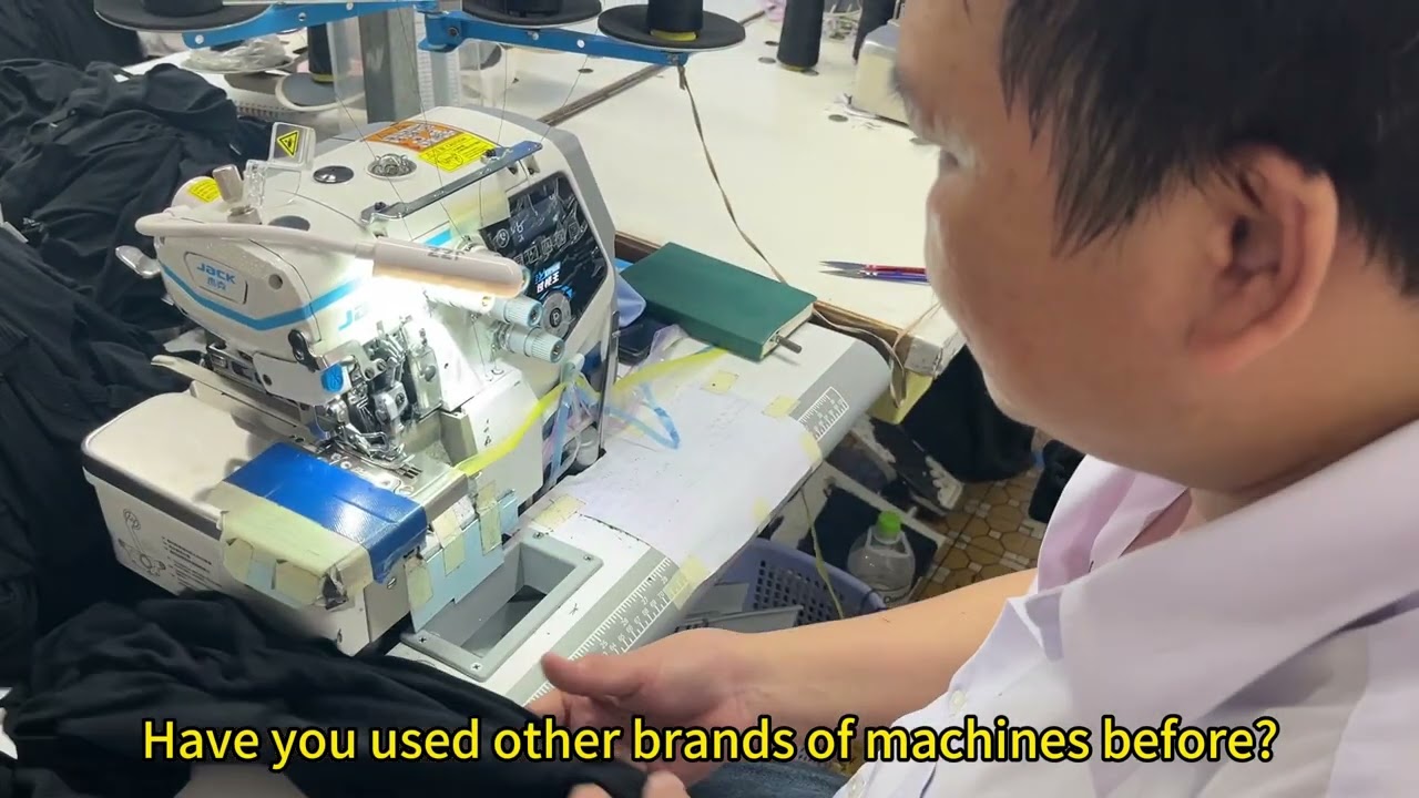 Jack overlock machine Urus(C7)-Vietnamese workers say