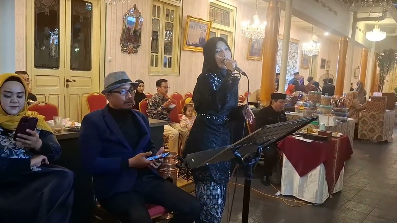 Janji Suci - Yovie Nuno ( Live Cover by - Laksita Ajeng )