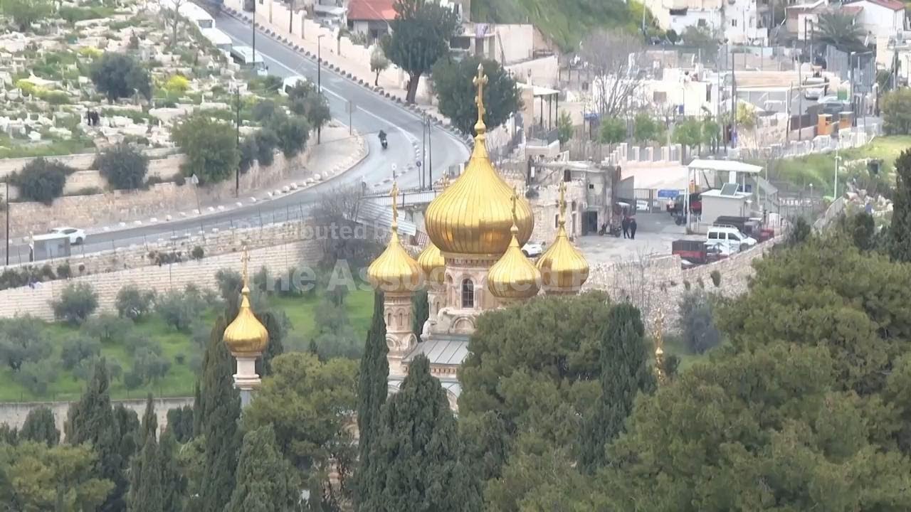 Jerusalem prepares for subdued Passover, Easter under the shadow of war