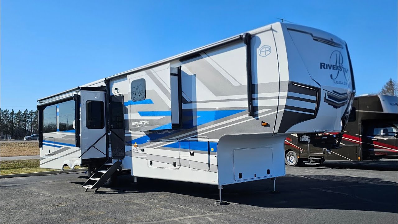 This 5th Wheel Is Nicer Than Most Condos… RiverStone Legacy 39RKFB