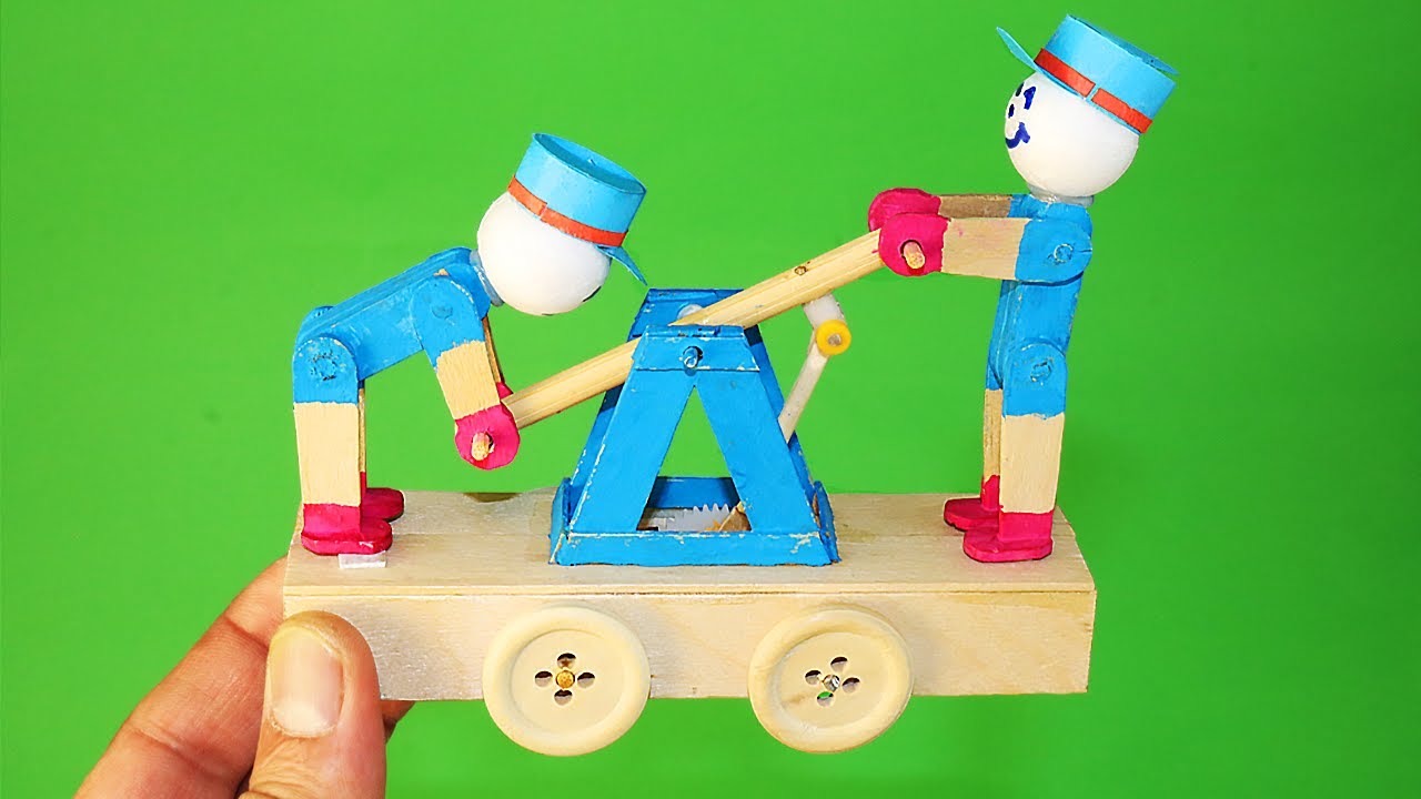 An Amazing Railway Handcar with Recyclable Materiels,