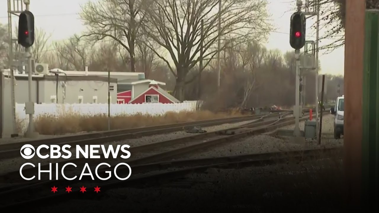 Cleanup continues, Metra resumes after freight train derails in Chicago Ridge