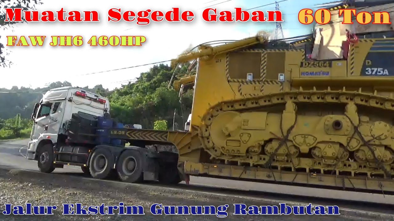 Harga Irit Tenaga Elit Itulah Truk FAW JH6 460 HP Muatan Dozer D375A 60 Ton Lewati Gunung Rambutan