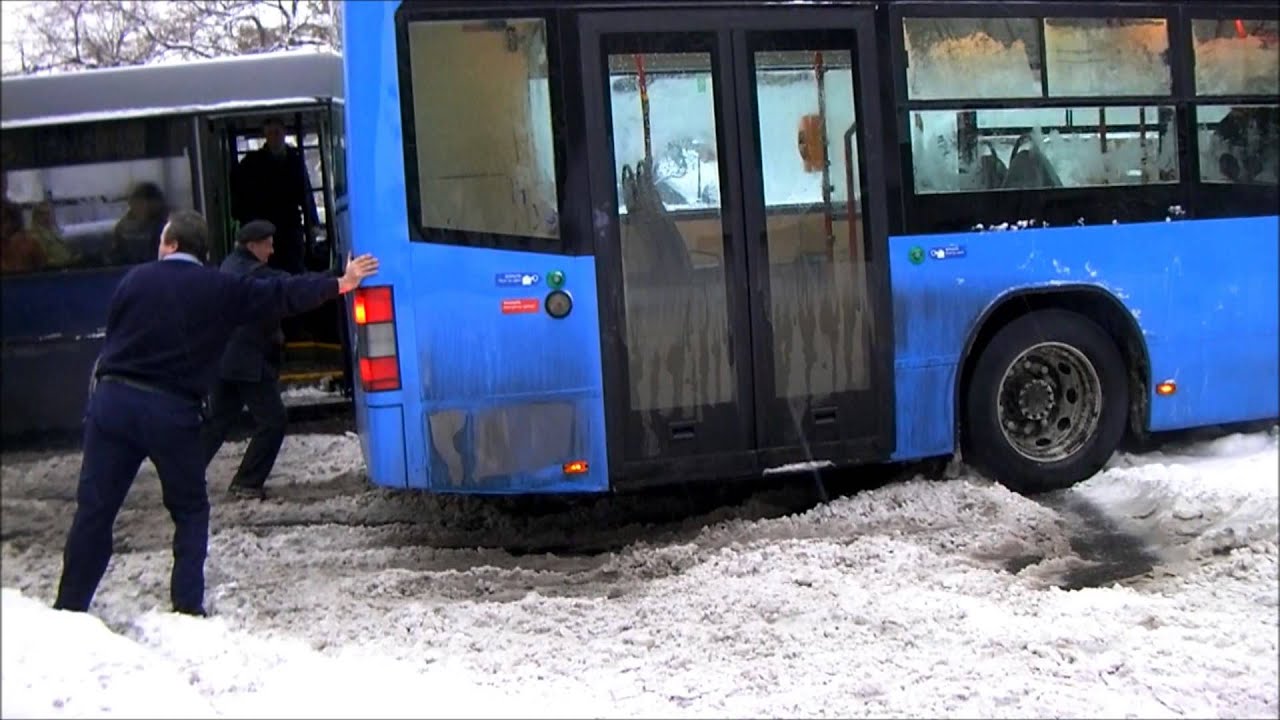 Ikarus 405-&ouml;s a kir&aacute;ly!? - Schneekaos in Budapest - Snow chaos - Volvo bus in the snow