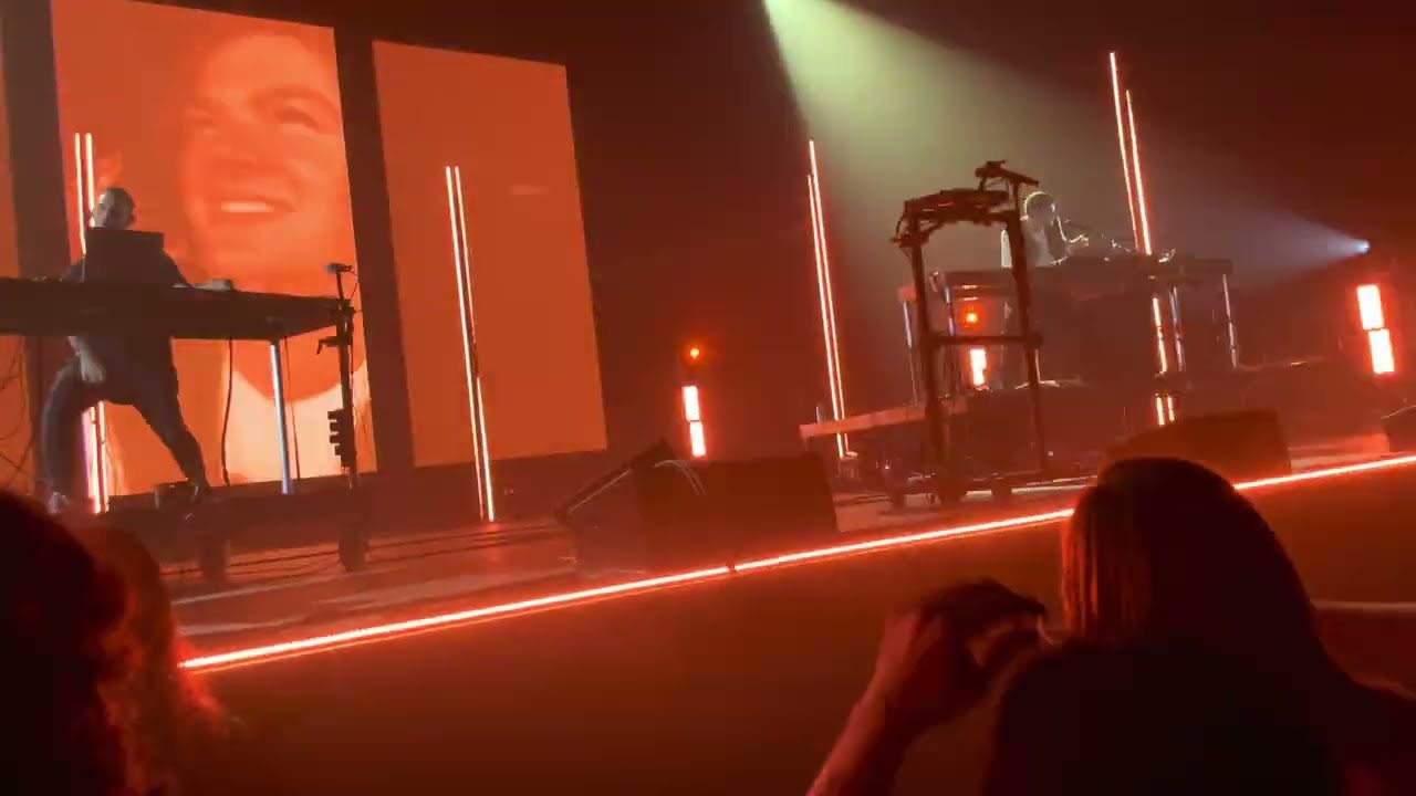 Fred again.. - Billie (Loving Arms) (clip) @ The Mission Ballroom, Denver CO, 10/2/22