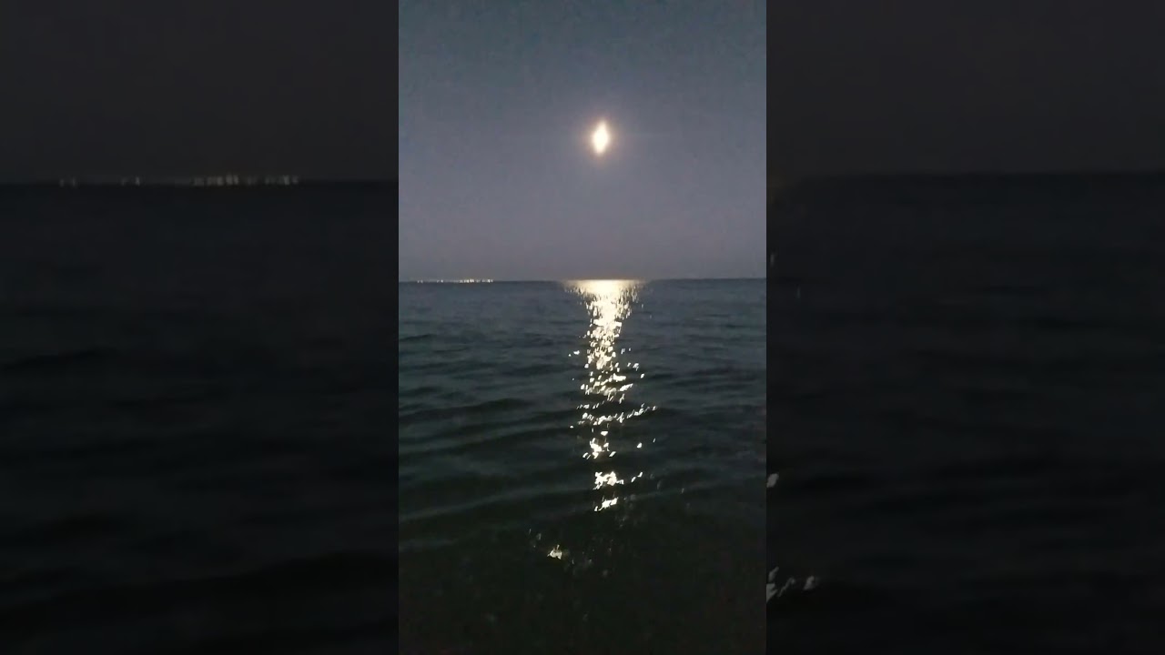 Tranquil Moonlight Over Calm Waves 宁静月光映照下的平静海浪, Swantner Park, Corpus Christi, Texas 美國得克薩斯州 美國灣