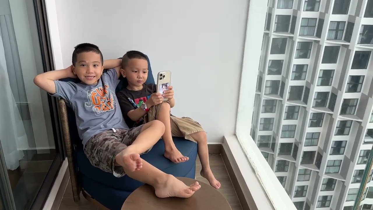 CHỞ BA MẸ & CÁC CON ĐI DU LỊCH MŨI NÉ TRƯỚC KHI VỀ LẠI MỸ