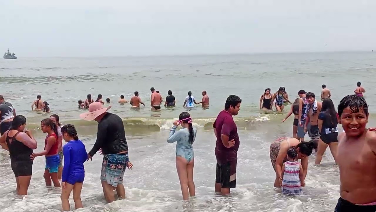 Un domingo de playita en familia (Barranco)
