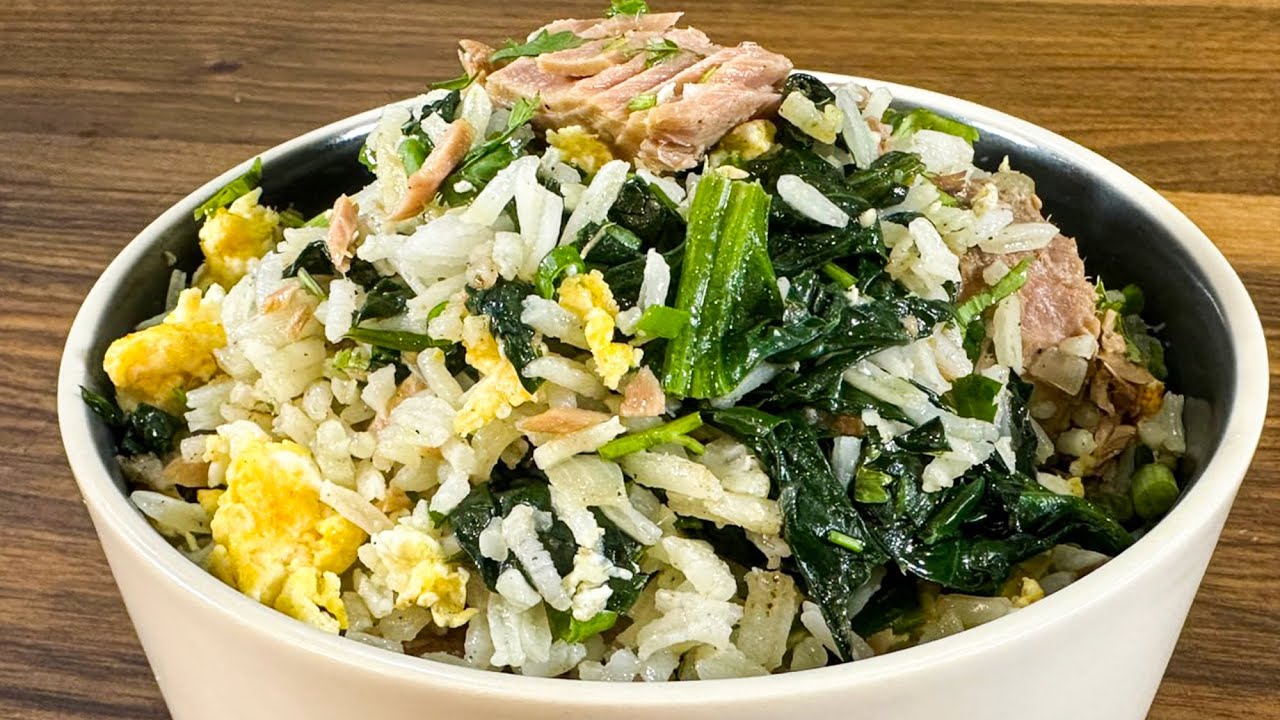 Fried rice with spinach and tuna, is an amazing dish full of vitamins and flavors!