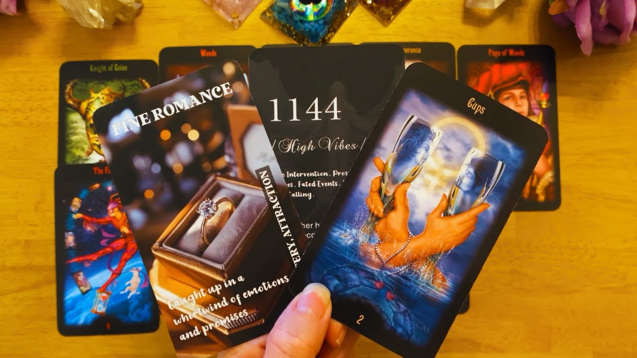 SOMEONE IS CRAZY IN LOVE WITH YOU! 💍 BIG SURPRISES ARE COMING 🥰 ( LOVE TAROT READING) #lovereading