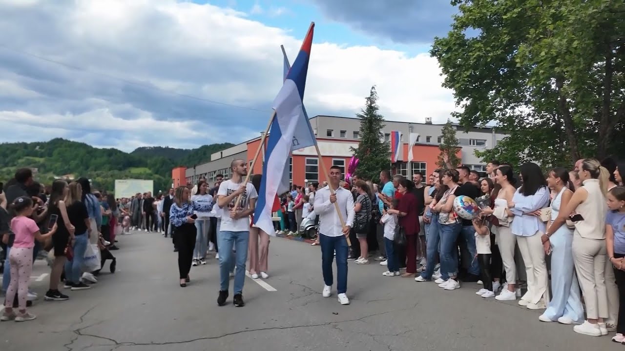 Svečani defile maturanata srednjih škola u Tesliću 01. 06. 2024.