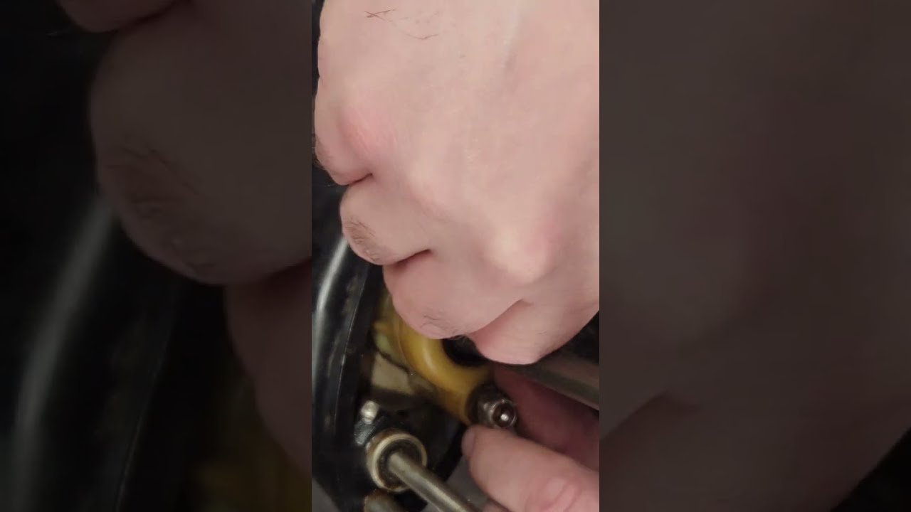 7.5hp and 9.8hp Mercury Outboard waterpump impeller replacement tutorial.