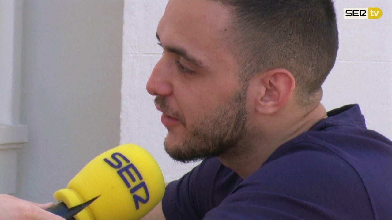 Jugamos a la botella con C. Tangana, nos veta preguntas... ¡y la cosa acaba fatal!
