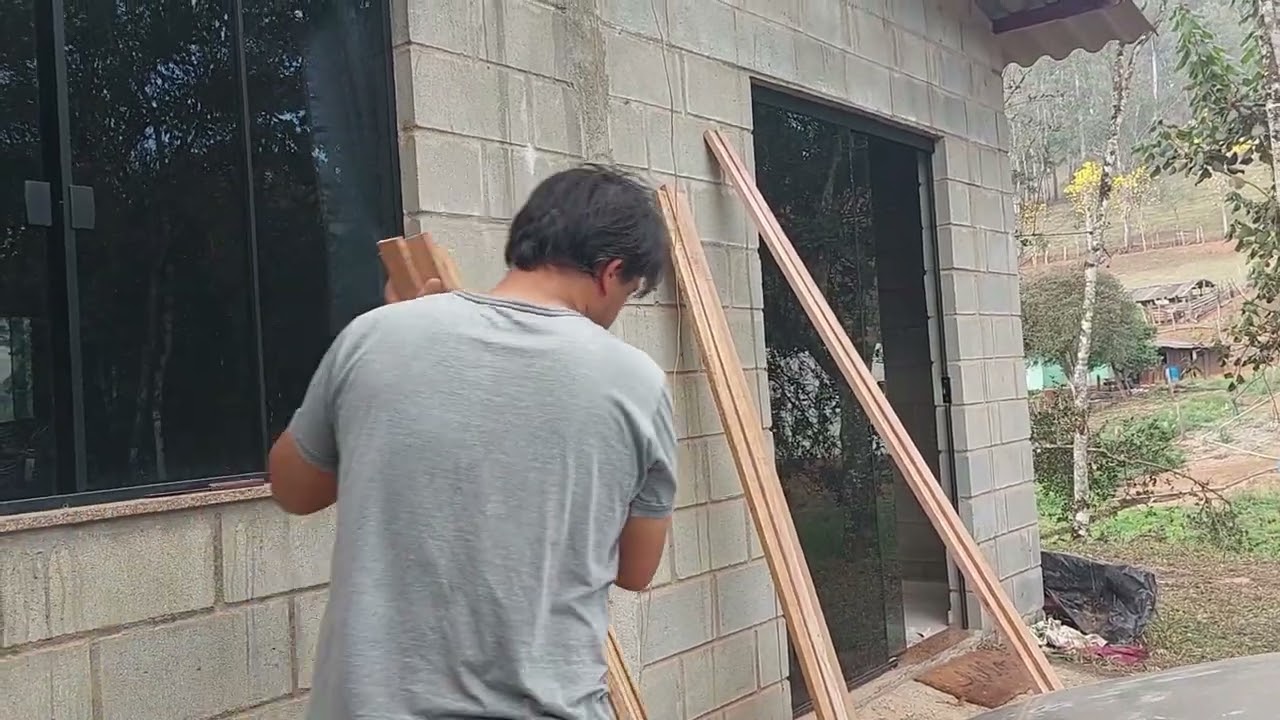 Mais plantinhas pra chácara, tá ficando linda!