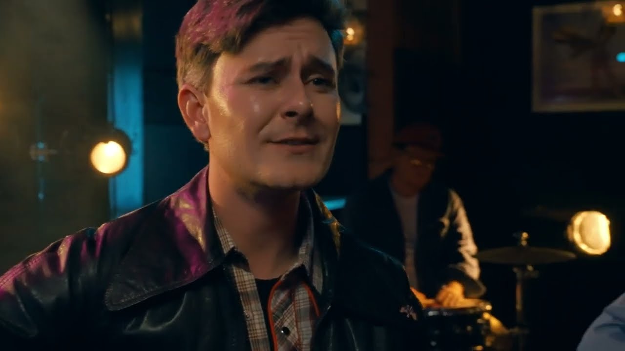 Dee White - Whiskey Please (Official Music Video)