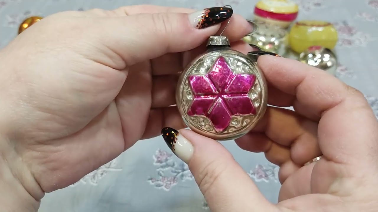 Выпуск 23 медальоны,часы советские ёлочные игрушки 