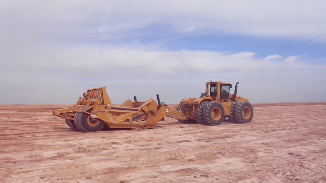 Game Equipment 95ATX tractor pulling K-tec 1233 scraper